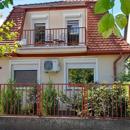 Apartment Mezeskalacs Apartmanhaz Hajduszoboszlo